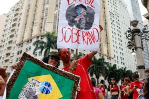 Estudantes fazem ato no Rio de Janeiro em defesa de voto em Lula