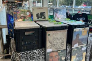Feira de discos em Maringá terá edição especial de Halloween