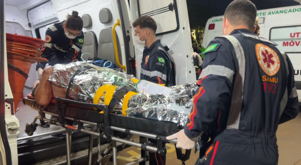 Homem é esfaqueado no pescoço em frente a CMEI na região e é encaminhado em estado grave ao HU de Maringá