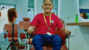 Influencer “Barbeiro Mirim”, de 14 anos, é morto a tiros ao lado de amigo
