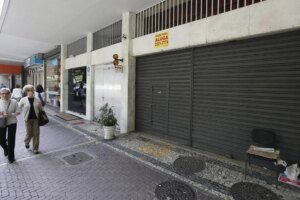 Lojas físicas enfrentam pressão cada vez maior do e-commerce