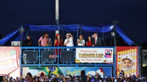 Lula classifica saída de Flávio Bolsonaro do Brasil como “vergonhosa”