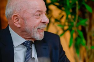Lula diz que vai entregar amanhã ao TSE pedido de abertura de sigilo