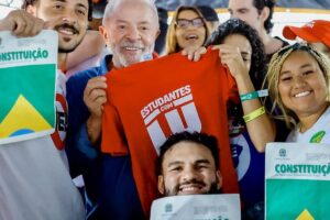 Lula garante versão universitária do “Pé de Meia” caso seja reeleito