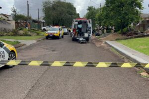 Lutador resiste a taser e exige reforço policial durante ocorrência no PR
