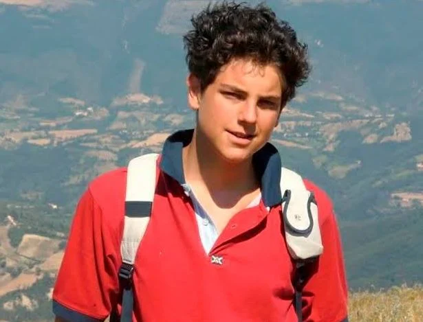 Maringá e Mandaguaçu recebem relíquia de São Carlo Acutis, o “Padroeiro da Internet”