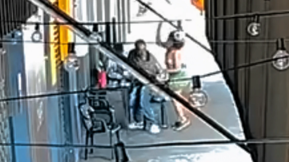 Mulher esfaqueia companheiro após discussão em bar em Maringá; vídeo