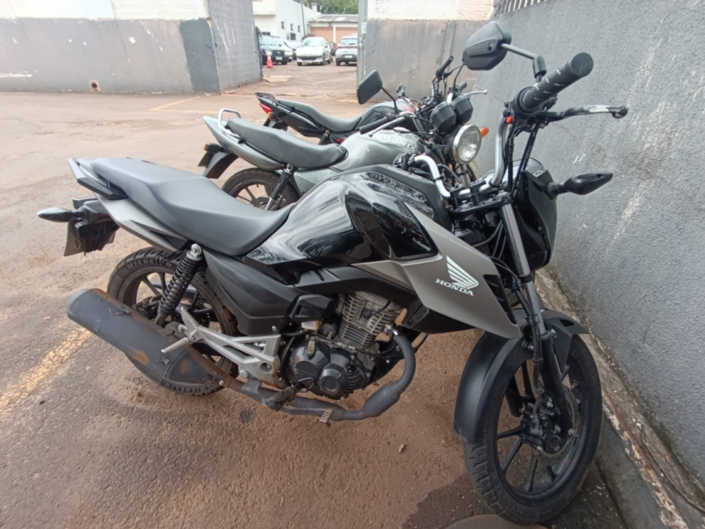 Pai persegue homem que fugiu com moto furtada do filho e recupera veículo em Maringá