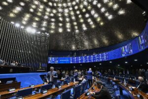 Plenário do Senado começa a debater fim da escala 6X1