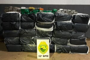 Polícia é acionada para ocorrência de furto de fiação e encontra mais de 700 kg de maconha em barracão comercial em Sarandi