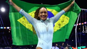 Rebeca Andrade conquista o tri no Mundial de Ginástica na Holanda