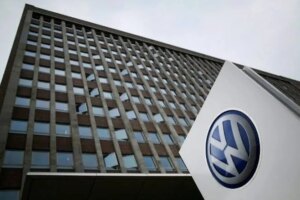 Volkswagen planeja congelar salários até 2030