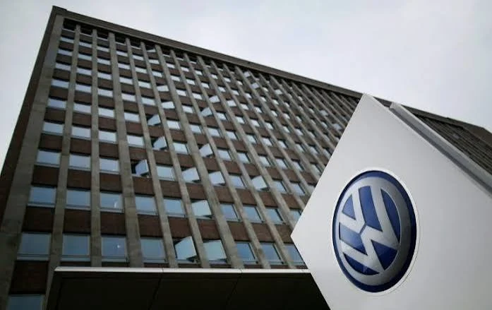 Volkswagen planeja congelar salários até 2030